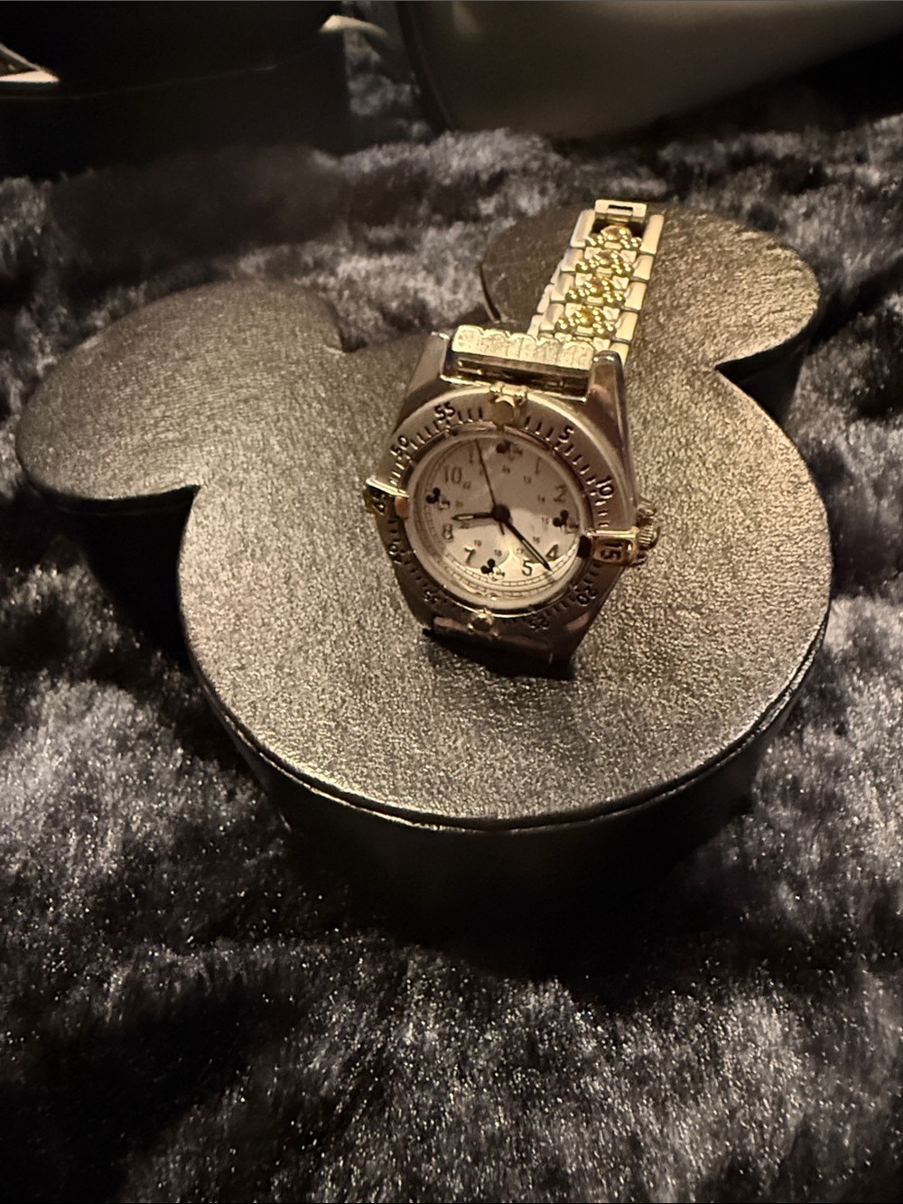 Disney Gold-Tone Women's Bracelet Watch with Decorative Links. NIB fits most